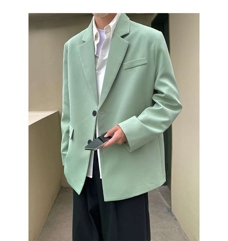 メンズカジュアルスーツ 男性用正装服 運動靴と組み合わせる新感覚着こなし
