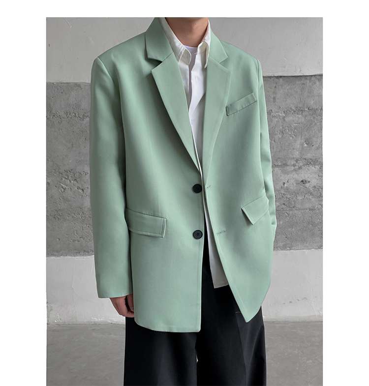 メンズカジュアルスーツ 男性用正装服 運動靴と組み合わせる新感覚着こなし