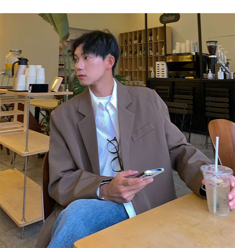 メンズカジュアルスーツ 男性用正装服 運動靴と組み合わせる新感覚着こなし