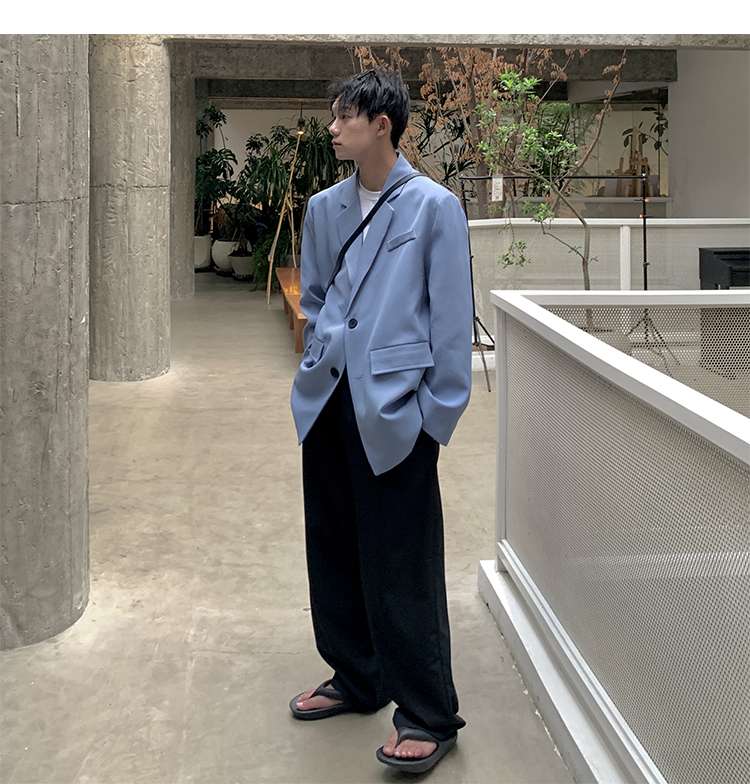 メンズカジュアルスーツ 男性用正装服 運動靴と組み合わせる新感覚着こなし