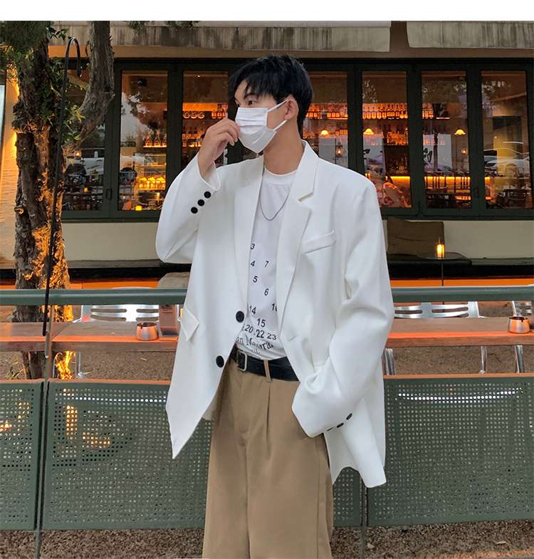 メンズカジュアルスーツ 男性用正装服 運動靴と組み合わせる新感覚着こなし