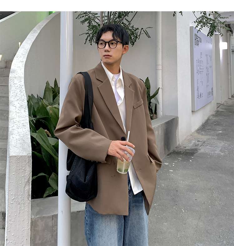 メンズカジュアルスーツ 男性用正装服 運動靴と組み合わせる新感覚着こなし