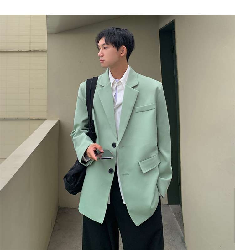メンズカジュアルスーツ 男性用正装服 運動靴と組み合わせる新感覚着こなし