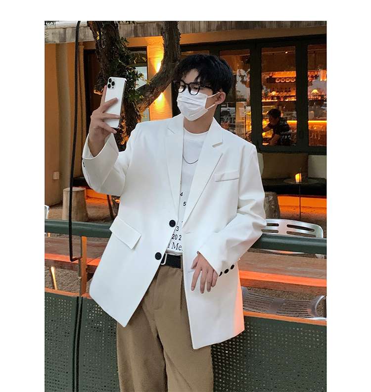 メンズカジュアルスーツ 男性用正装服 運動靴と組み合わせる新感覚着こなし