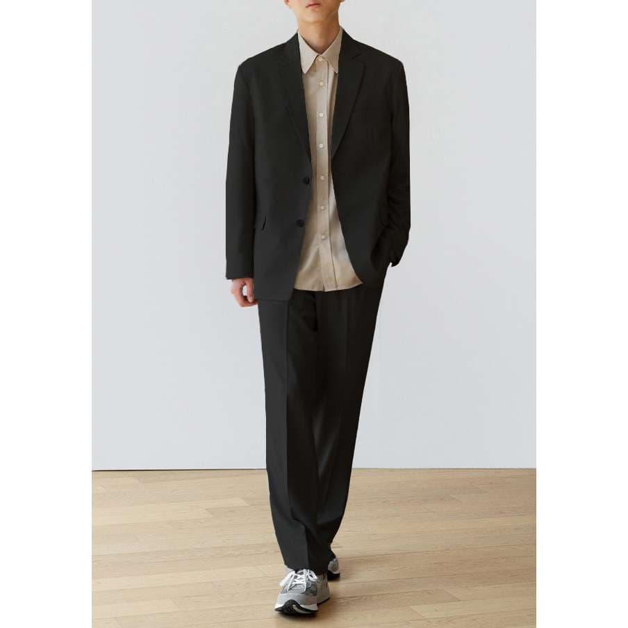 メンズカジュアルスーツ 男性用正装服 運動靴と組み合わせる新感覚着こなし